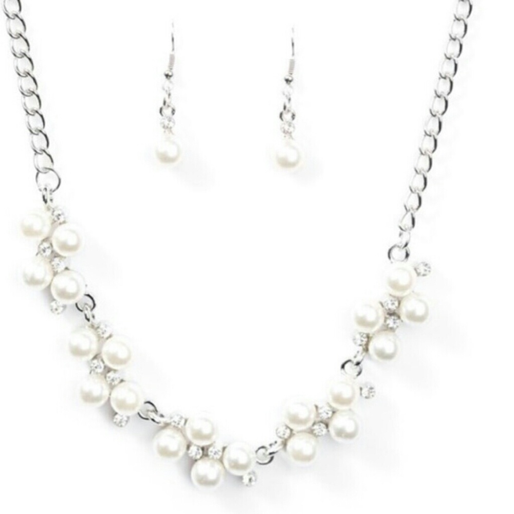New Gorgeous necklace set with earrings